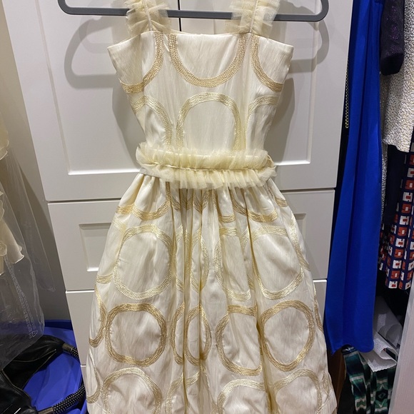 Beautiful dresses used once in a wedding - Picture 4 of 7